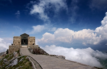 автомобильные маршруты по Черногории из Будвы - Ловчен мавзолей Негоша